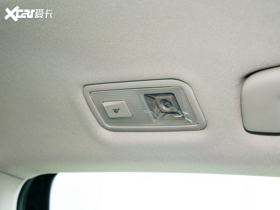 2023;^X Ŀ 330TSI Ş