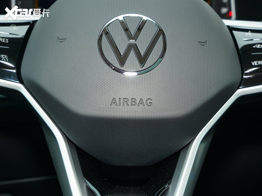 2023;^X Ŀ 330TSI Ş