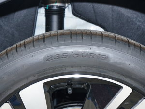 2023款330TSI 两驱旗舰版 轮胎尺寸