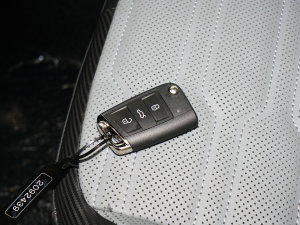 2023款330TSI 两驱旗舰版 车钥匙