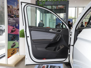 2023款430PHEV 插电混动旗舰版 驾驶位车门