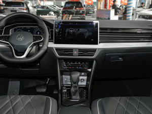 2023款430PHEV 插电混动尊贵版 中控台