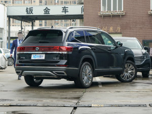 2023款530 V6 四驱尊崇旗舰版 右后45度