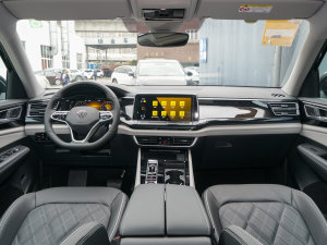 2023款530 V6 四驱尊崇旗舰版 内饰全景
