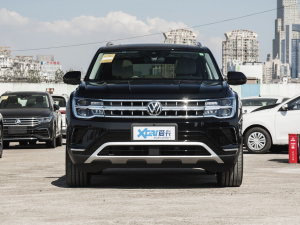 2023款330TSI 两驱尊崇豪华版 正前