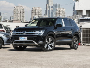 2023款330TSI 两驱尊崇豪华版 左前45度