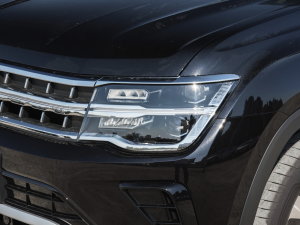 2023款330TSI 两驱尊崇豪华版 大灯