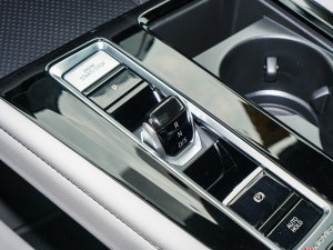 2023款380TSI 四驱尊崇豪华版 换挡杆