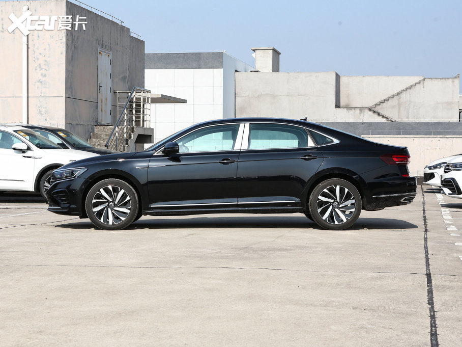 2023_ Ŀ 330TSI F