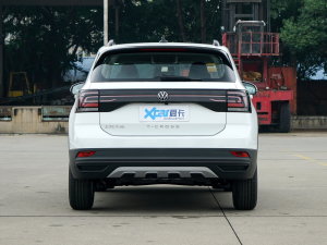2023款1.5L 自动风尚版 正后	