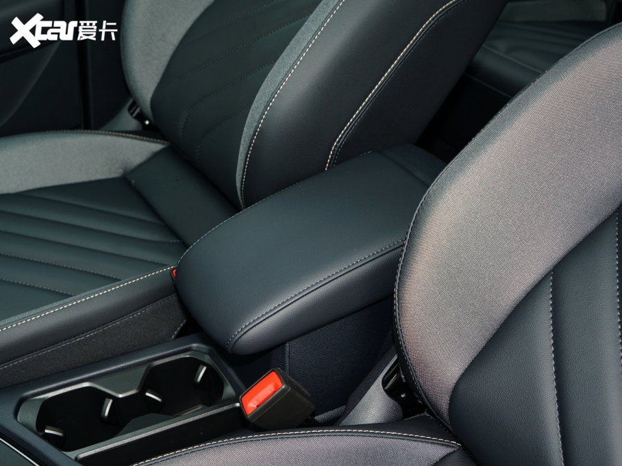 2023��;�� 300TSI ���M�°�