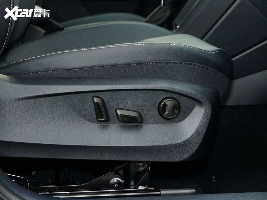 2023��;�� 300TSI ���M�°�