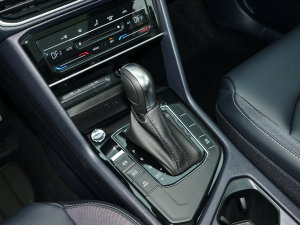 2023款300TSI 两驱满月版 换挡杆