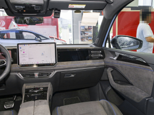 2024款PRO 380TSI 四驱R-Line智尊版 中控区