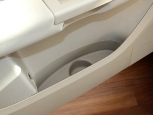 2011款1.4T 自动智雅版 5座 前门储物空间