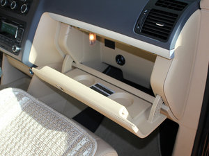 2011款1.4T 自动智雅版 5座 手套箱