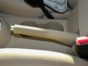 2011款1.4T 自动智雅版 5座 驻车制动器