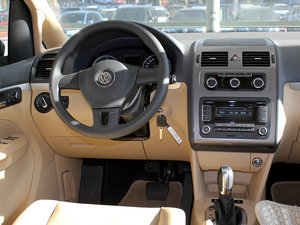 2011款1.4T 自动智雅版 5座 中控区
