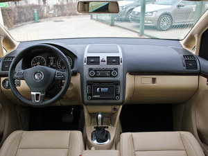2011款1.4T 自动智臻版 5座 内饰全景