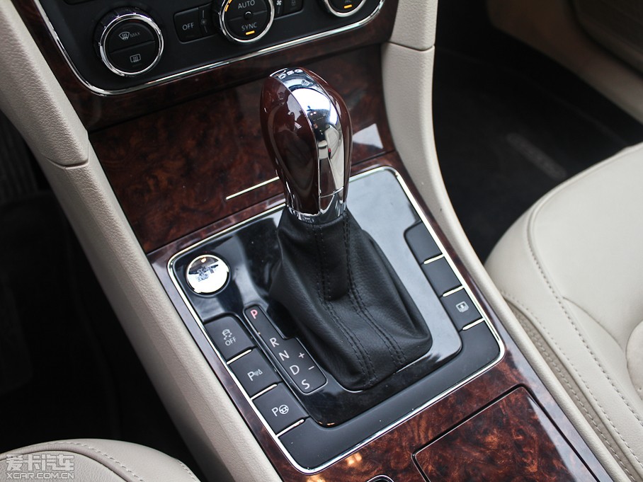 2011�����_�� 2.0TSI DSG�����