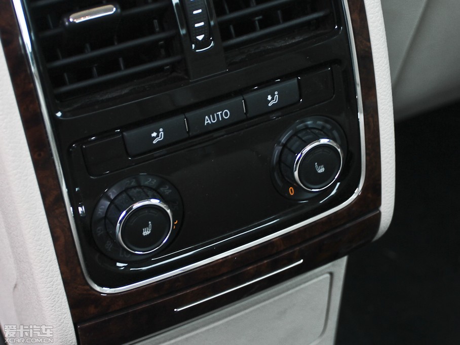 2011�����_�� 2.0TSI DSG�����