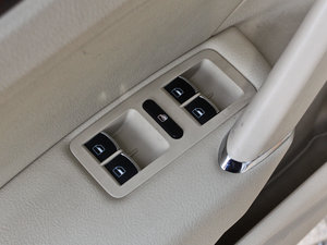 20112.0TSI DSG п؅^