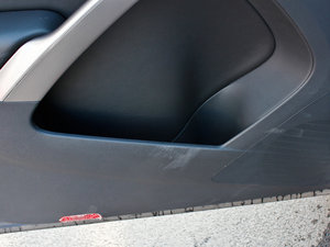 2010款2.0TSI 自动四驱菁英版 前门储物空间