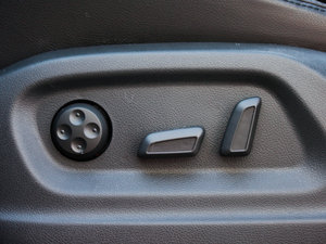 2010款2.0TSI 自动四驱菁英版 主驾驶座椅调节