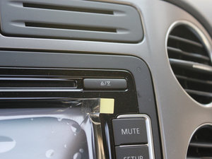 2010款2.0TSI 自动四驱菁英版 中控区