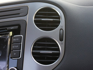 2010款2.0TSI 自动四驱菁英版 中控区