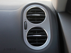 2010款2.0TSI 自动四驱菁英版 中控区