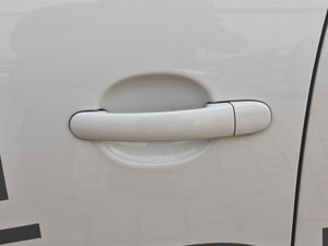 2012款2.0TSI 自动四驱旗舰版 主驾门拉手