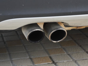 2012款2.0TSI 自动四驱旗舰版 排气管