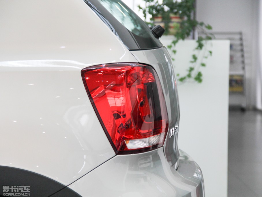 2012Cross Polo 1.6L Ԅ