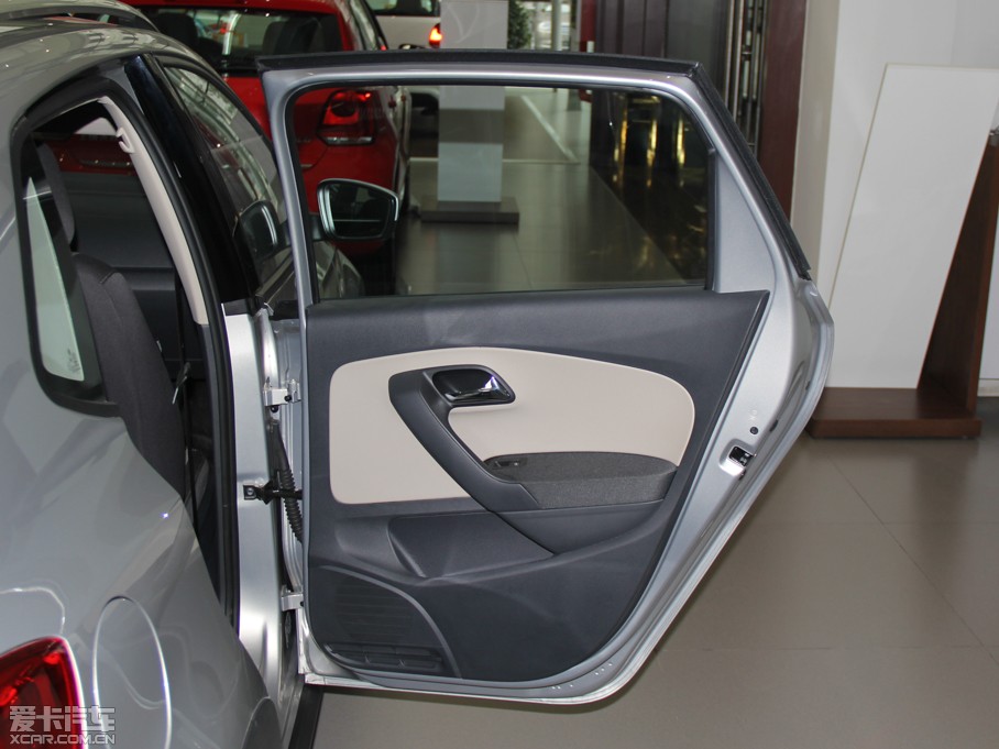 2012Cross Polo 1.6L Ԅ