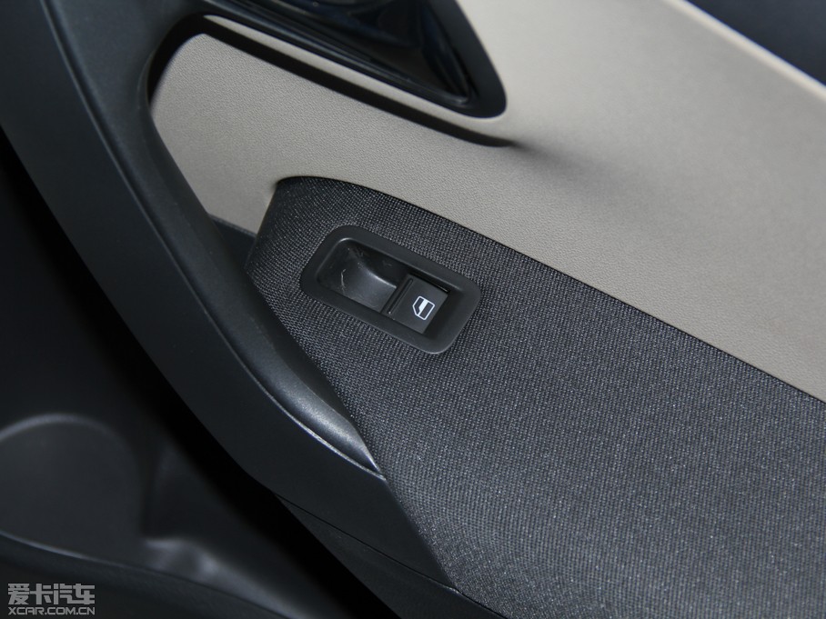 2012Cross Polo 1.6L Ԅ