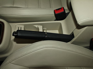 2013款1.6L 手动风尚版 驻车制动器