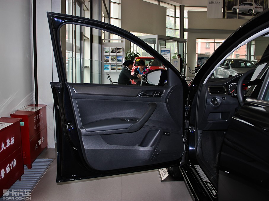 2013ɣ{ 1.6L Ԅ(dng)m