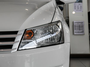 2013款1.6L 手动风尚版 大灯