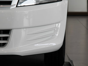 2013款1.6L 手动风尚版 前雾灯