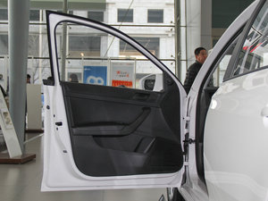 2013款1.6L 手动风尚版 驾驶位车门