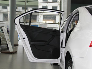 2013款1.6L 手动风尚版 左后车门