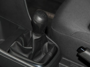 2013款1.6L 手动风尚版 换挡杆