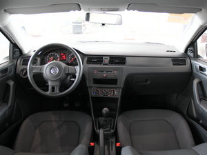 2013款1.6L 手动风尚版 内饰全景