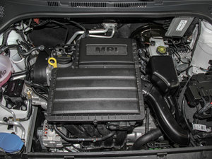 2013款1.6L 手动风尚版 发动机