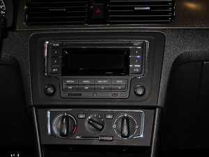 2013款1.6L 自动舒适版 中控区
