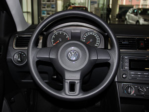 2013款1.6L 自动舒适版 中控区
