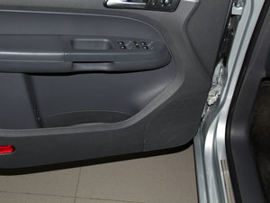 2013款1.4T 自动舒适版 5座 前门储物空间
