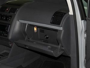 2013款1.4T 自动舒适版 5座 手套箱