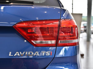 2013款1.4TSI DSG舒适版 尾灯